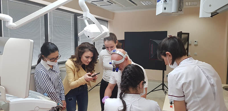 Курс на тема “Директни възстановявания на фронтални зъби”